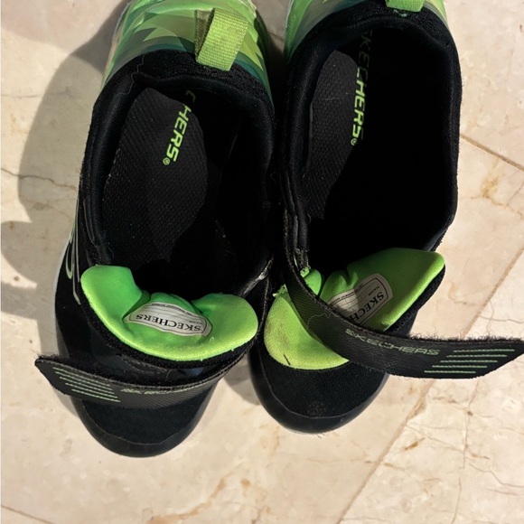 Sketchers Size 2 kids - Picture 5 of 5